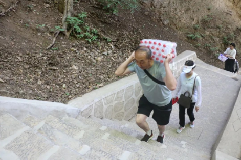 助力文旅市场 展示产投风采——开云网页版登录入口-开云（中国）
组织开展员工登山比赛活动(图6)