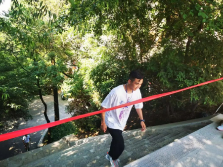 助力文旅市场 展示产投风采——开云网页版登录入口-开云（中国）
组织开展员工登山比赛活动(图8)